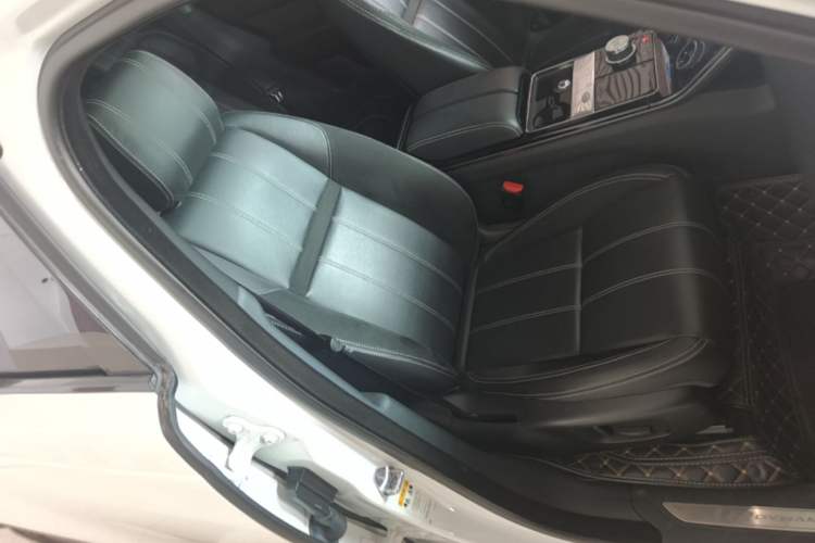 Used Land Rover Range Velar 2018 P300 R-DYNAMIC S Right Front Seat