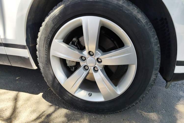 Used Land Rover Range Velar 2018 P250 S Right Front Wheel Hub