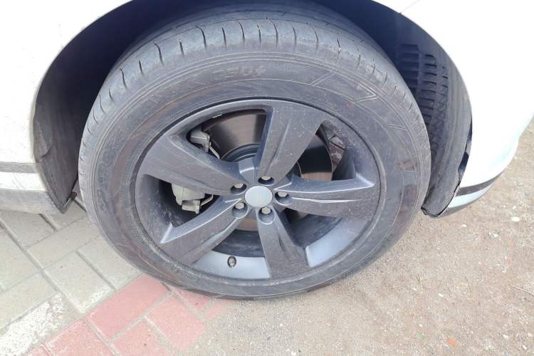 Used Land Rover Range Velar  Right Front Wheel Hub