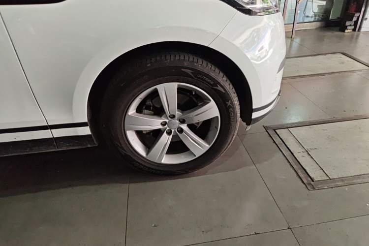 Used Land Rover Range Velar 2018 P250 S Right Front Wheel Hub
