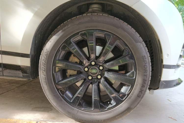 Used Land Rover Range Velar 2018 P380 R-DYNAMIC SE Right Front Wheel Hub