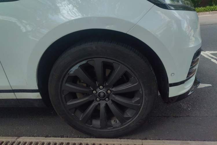 Used Land Rover Range Velar 2018 P380 R-DYNAMIC SE Right Front Wheel Hub