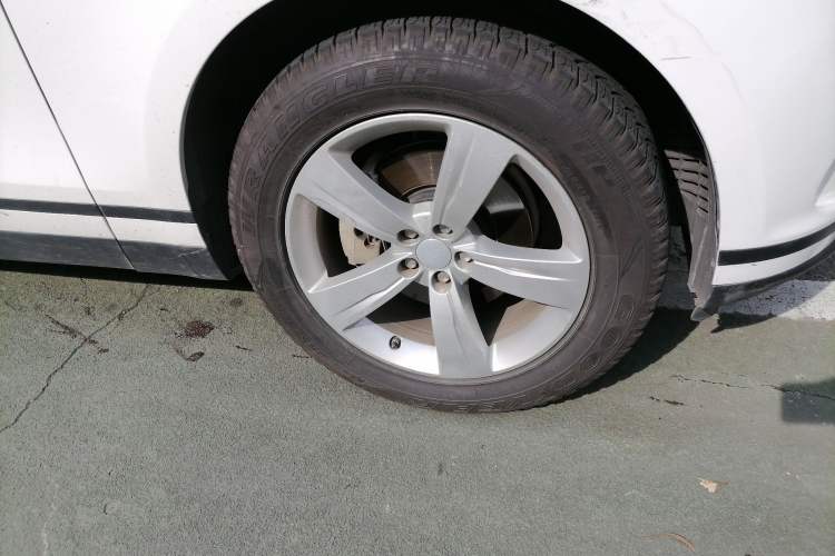 Used Land Rover Range Velar 2018 P250 S Right Front Wheel Hub