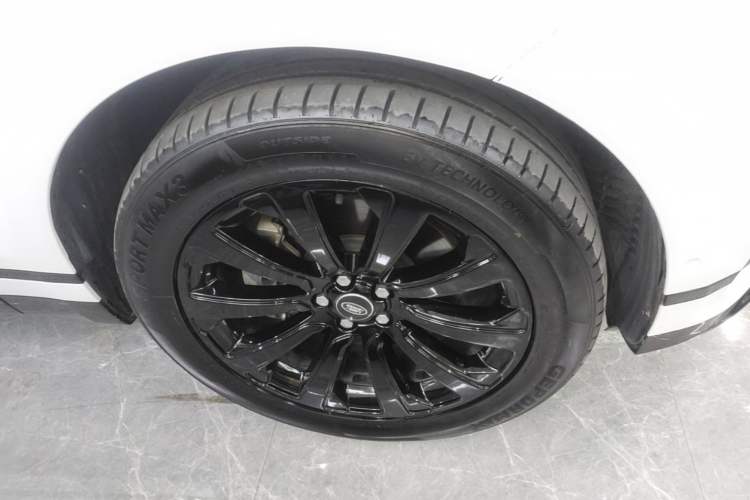 Used Land Rover Range Velar 2018 P380 R-DYNAMIC SE Right Front Wheel Hub