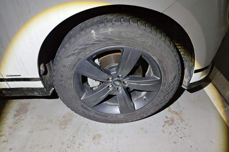 Used Land Rover Range Velar 2018 P250 S Right Front Wheel Hub