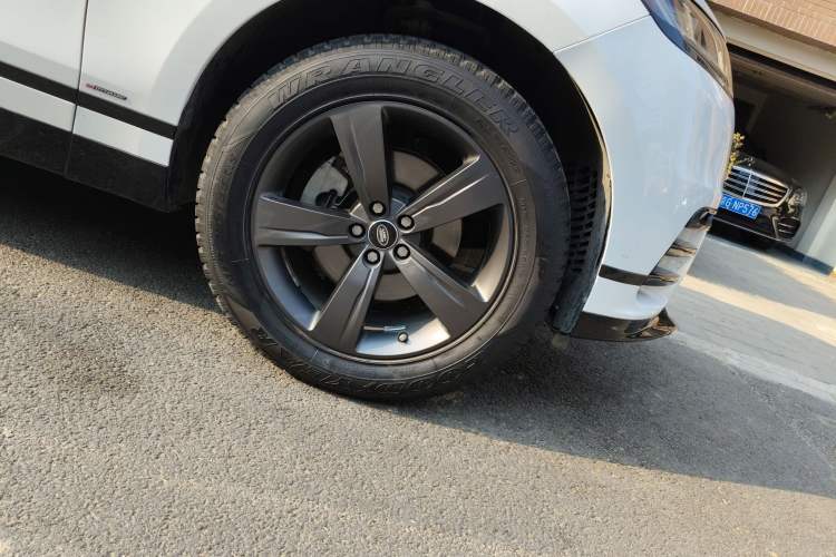 Used Land Rover Range Velar 2018 P250 S Right Front Wheel Hub