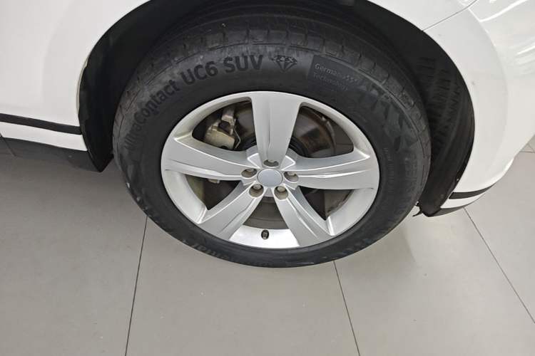 Used Land Rover Range Velar 2018 P250 S Right Front Wheel Hub