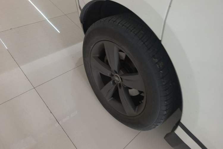 Used Land Rover Range Velar 2018 P300 R-DYNAMIC S Right Rear Wheel Hub