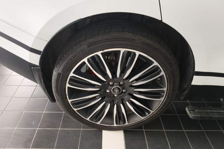 Used Land Rover Range Velar 2018 P250 S Right Rear Wheel Hub