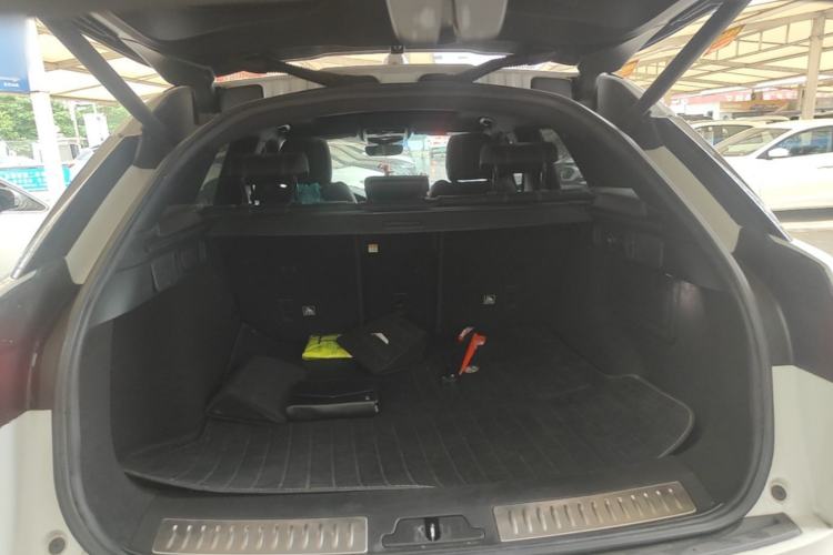 Used Land Rover Range Velar 2018 P380 R-DYNAMIC S Trunk