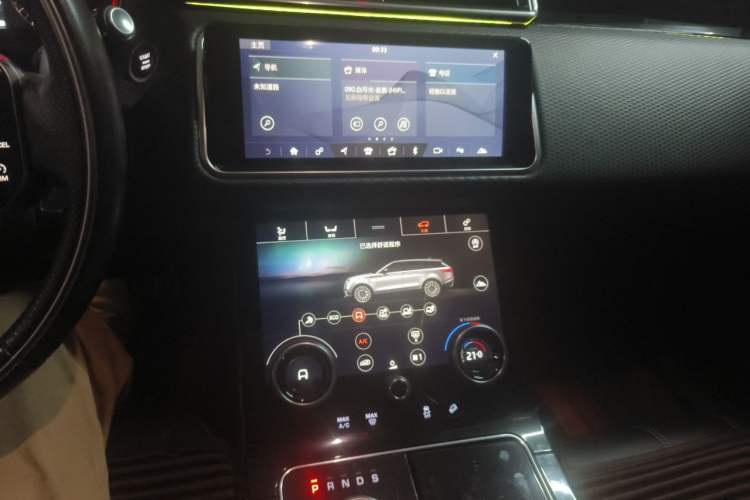 Used Land Rover Range Velar 2019 250 PS R-DYNAMIC S Audio And AC Panel