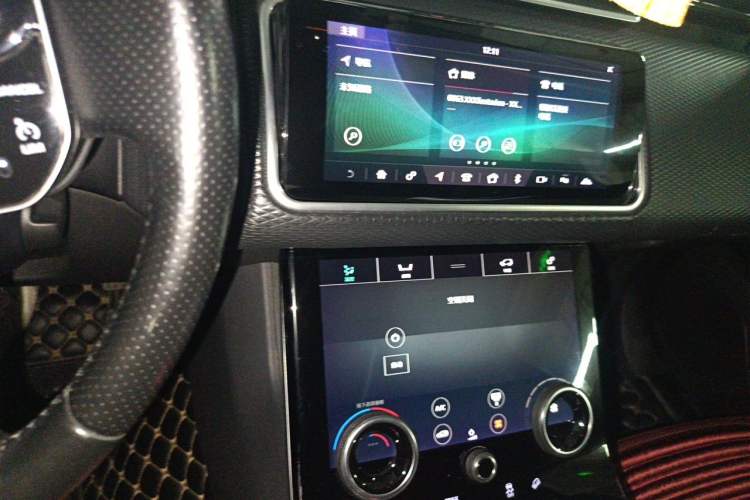 Used Land Rover Range Velar 2019 250 PS Audio And AC Panel