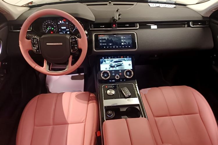 Used Land Rover Range Velar 2019 250 PS Center Console