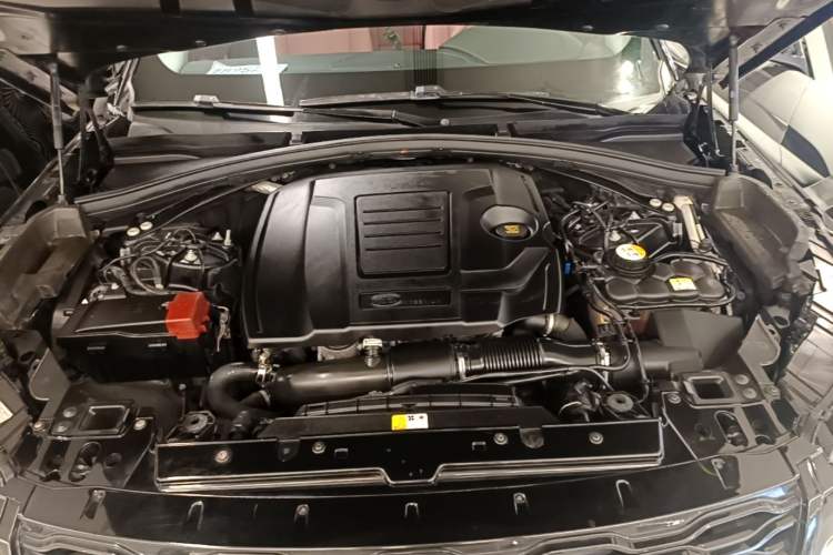 Used Land Rover Range Velar 2019 250 PS Engine Bay