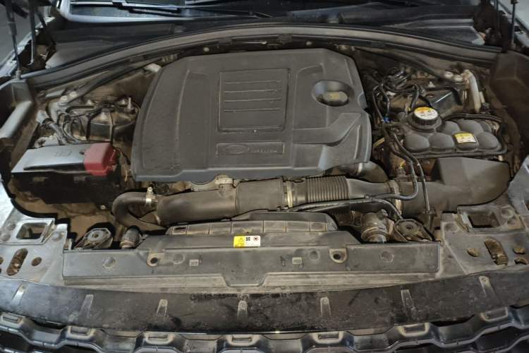 Used Land Rover Range Velar 2019 250 PS R-DYNAMIC S Engine Bay