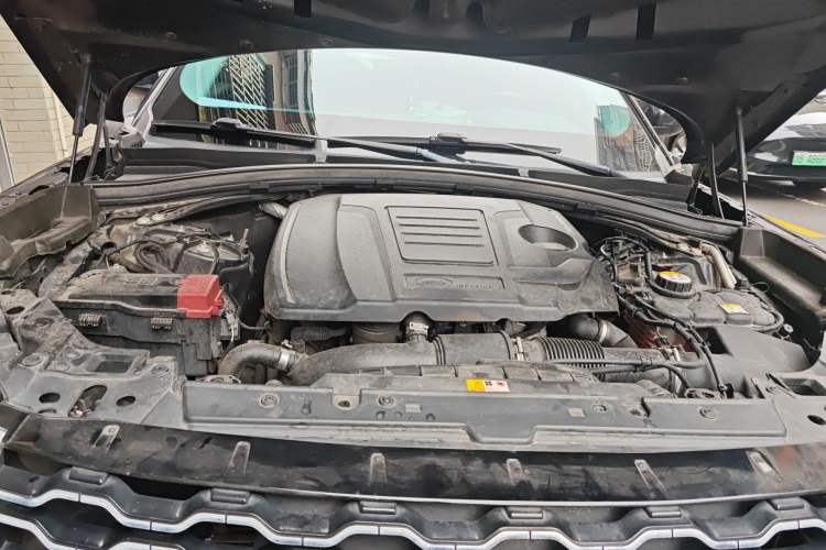 Used Land Rover Range Velar 2019 250 PS Engine Bay