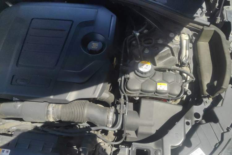 Used Land Rover Range Velar 2019 250 PS Engine Bay Left