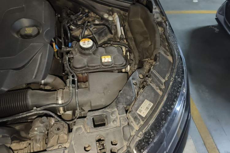 Used Land Rover Range Velar 2019 250 PS R-DYNAMIC S Engine Bay Left