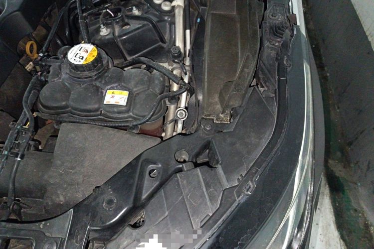Used Land Rover Range Velar 2019 250 PS Engine Bay Left