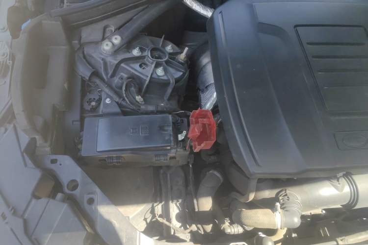 Used Land Rover Range Velar 2019 250 PS Engine Bay Right
