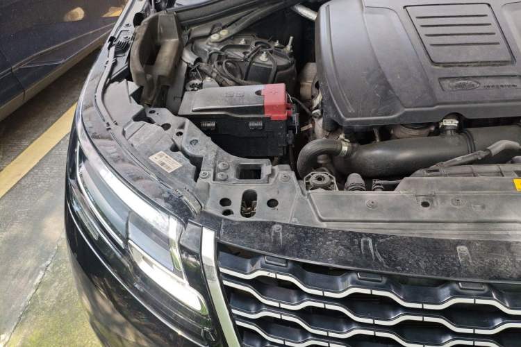Used Land Rover Range Velar 2019 250 PS Engine Bay Right