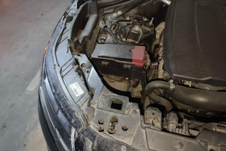 Used Land Rover Range Velar 2019 250 PS R-DYNAMIC S Engine Bay Right