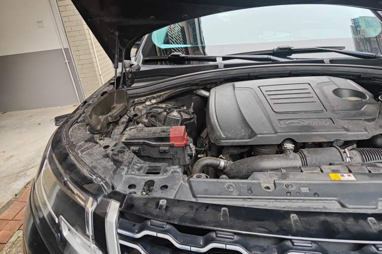 Used Land Rover Range Velar 2019 250 PS Engine Bay Right