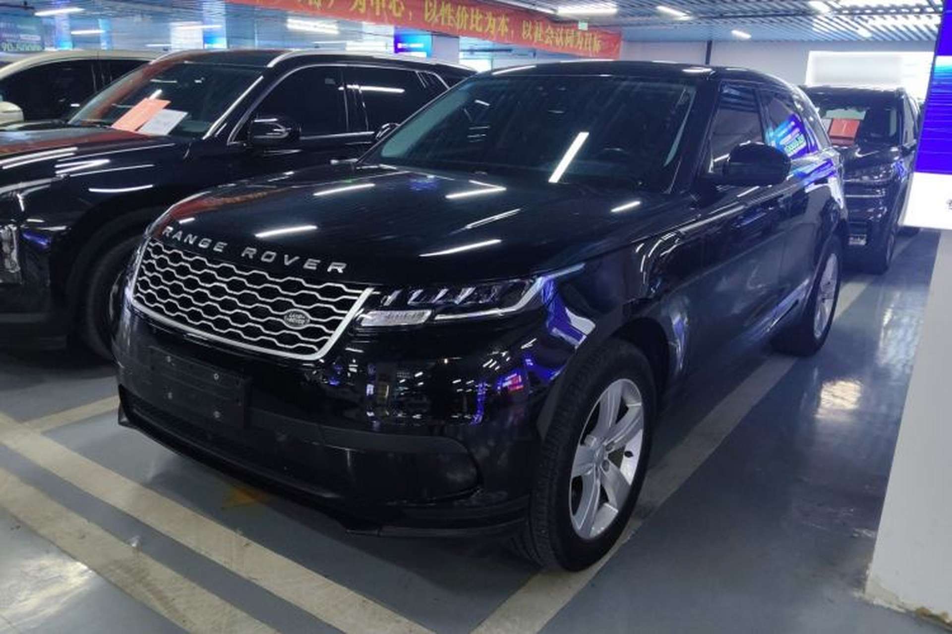 Used Land Rover Range Velar 2019 250 PS Front Left 45 Deg