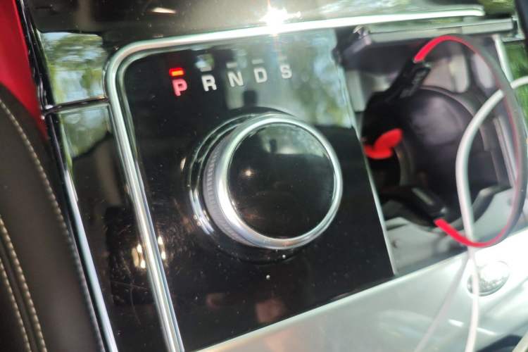 Used Land Rover Range Velar 2019 250 PS Gear Lever