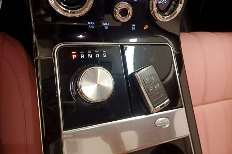 Used Land Rover Range Velar 2019 250 PS Gear Lever