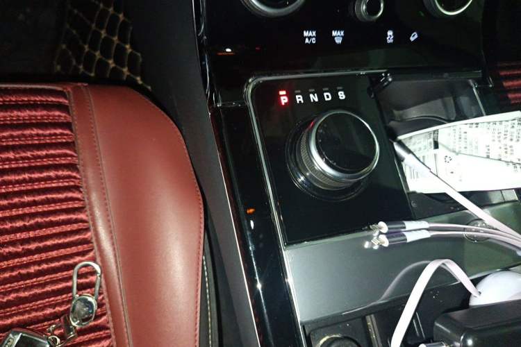 Used Land Rover Range Velar 2019 250 PS Gear Lever