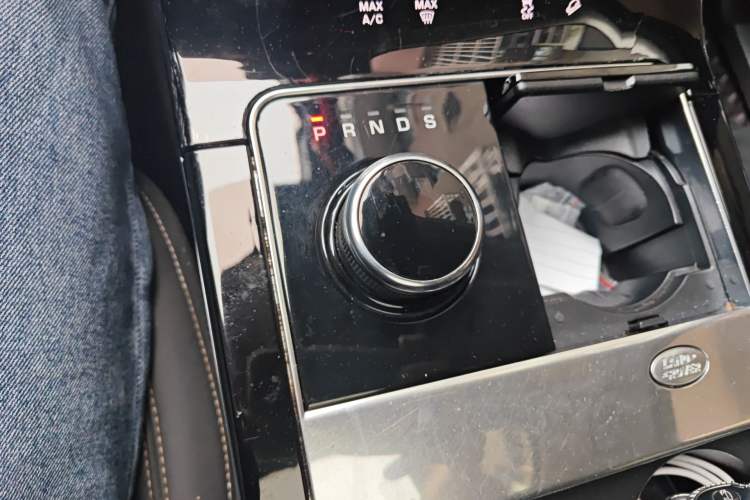 Used Land Rover Range Velar 2019 250 PS Gear Lever