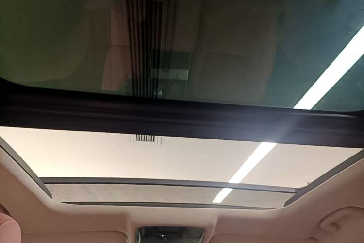 Used Land Rover Range Velar 2019 250 PS Headliner