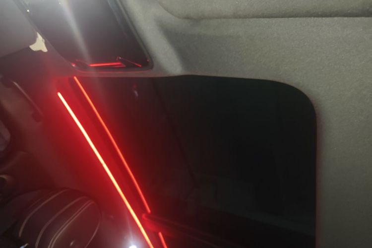 Used Land Rover Range Velar 2019 250 PS R-DYNAMIC S Headliner