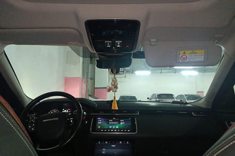 Used Land Rover Range Velar 2019 250 PS Headliner