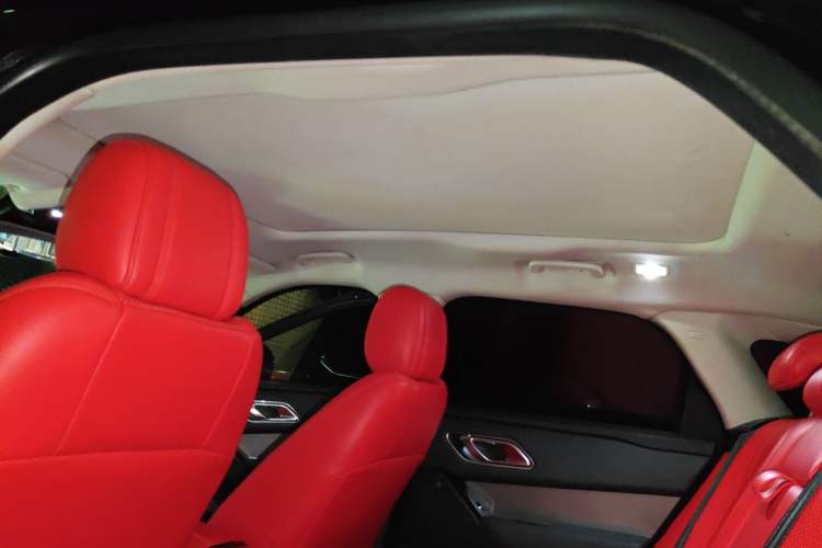 Used Land Rover Range Velar 2019 250 PS Headliner