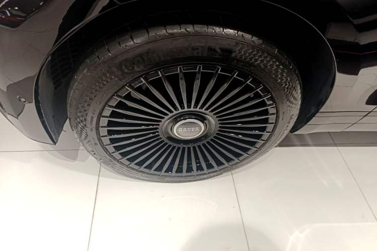 Used Land Rover Range Velar 2019 250 PS Left Front Wheel Hub