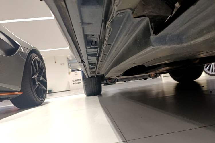 Used Land Rover Range Velar 2019 250 PS Left Side Sill