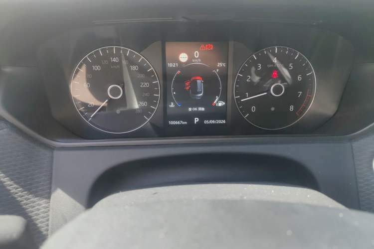 Used Land Rover Range Velar 2019 250 PS Odometer Close Up