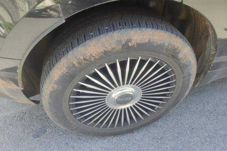 Used Land Rover Range Velar 2019 250 PS Right Front Wheel Hub