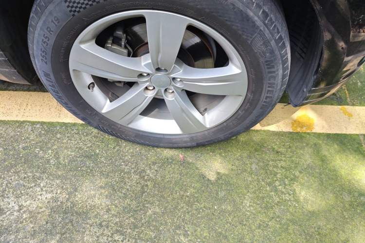 Used Land Rover Range Velar 2019 250 PS Right Front Wheel Hub