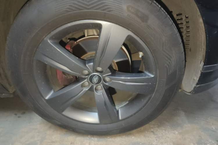 Used Land Rover Range Velar 2019 250 PS R-DYNAMIC S Right Front Wheel Hub