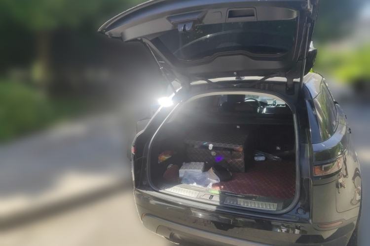 Used Land Rover Range Velar 2019 250 PS Trunk