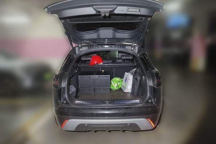 Used Land Rover Range Velar 2019 250 PS R-DYNAMIC S Trunk