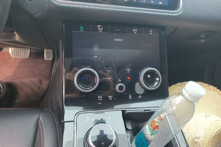 Used Land Rover Range Velar 2019 250 PS R-DYNAMIC S Audio And AC Panel