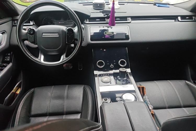Used Land Rover Range Velar 2019 250 PS R-DYNAMIC S Center Console