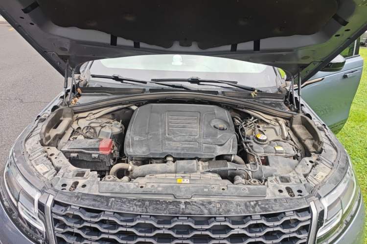 Used Land Rover Range Velar 2019 250 PS R-DYNAMIC S Engine Bay
