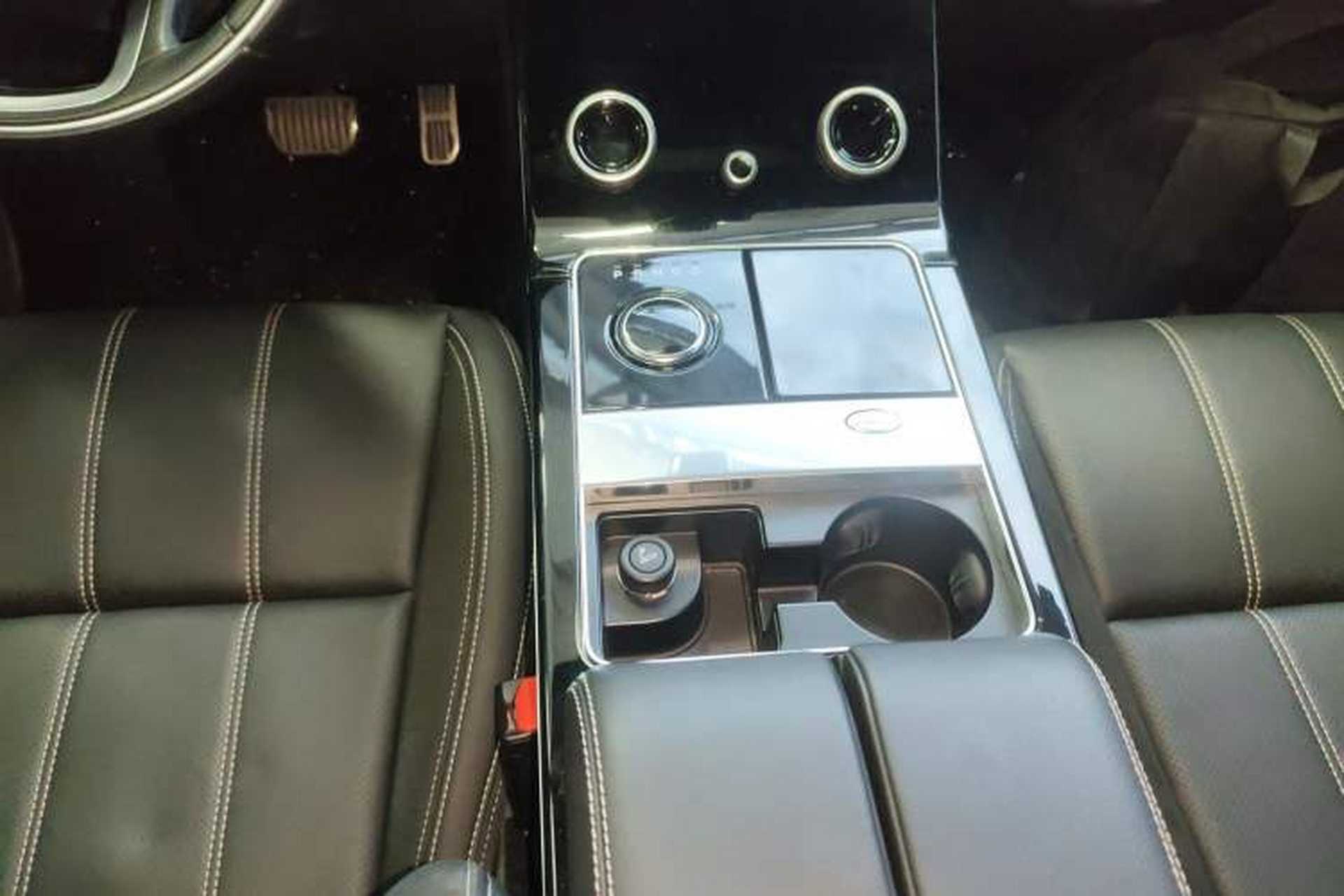 Used Land Rover Range Velar 2019 250 PS R-DYNAMIC S Gear Lever