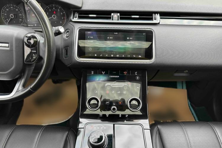 Used Land Rover Range Velar 2019 250 PS Interior 3