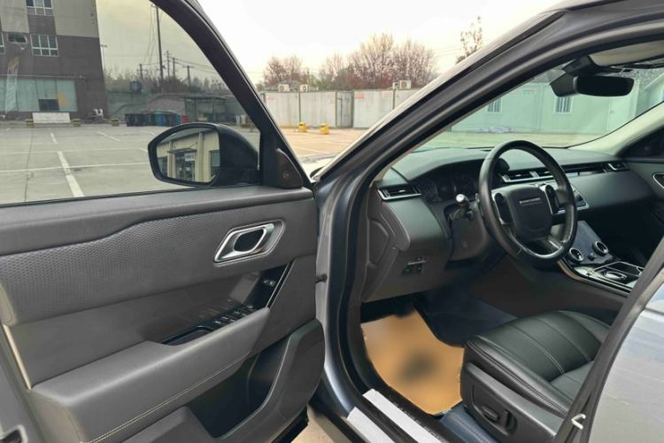Used Land Rover Range Velar 2019 250 PS Interior 4